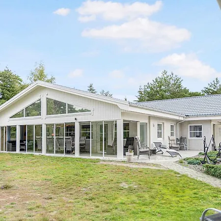 Large, Lovely Holiday On Balka * Neksø